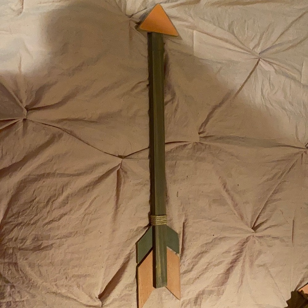 Pink wooden wall hanging arrow